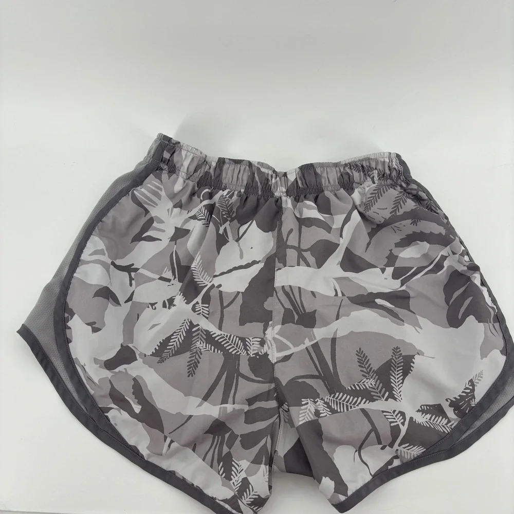 Nike‎ Running Shorts Womens Small Grey Leaf Camo Excellent Dri-FIT Tempo 3in